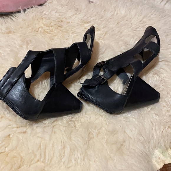 Vince Camuto leather gladiator shoes - Picture 12 of 14